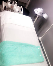 Load image into Gallery viewer, Custom Facial (Deposit only)